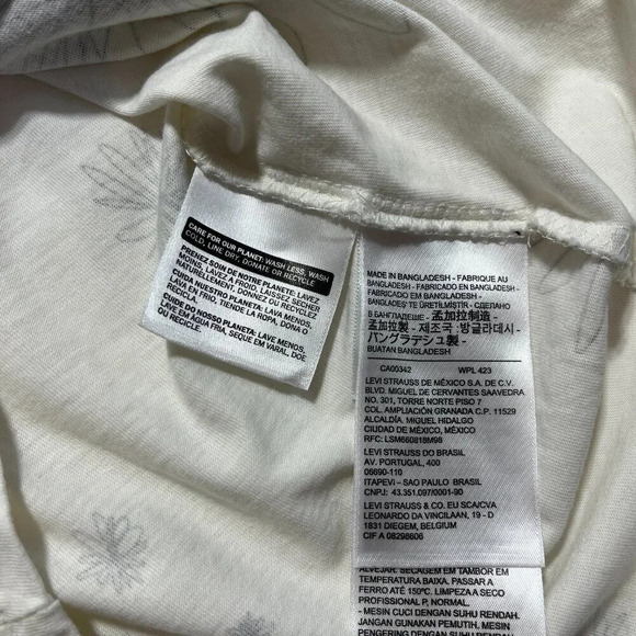 LEVIS Womens Floral Cloud Dancer Perfect Crewneck Tshirt Size Small - Picture 6 of 13